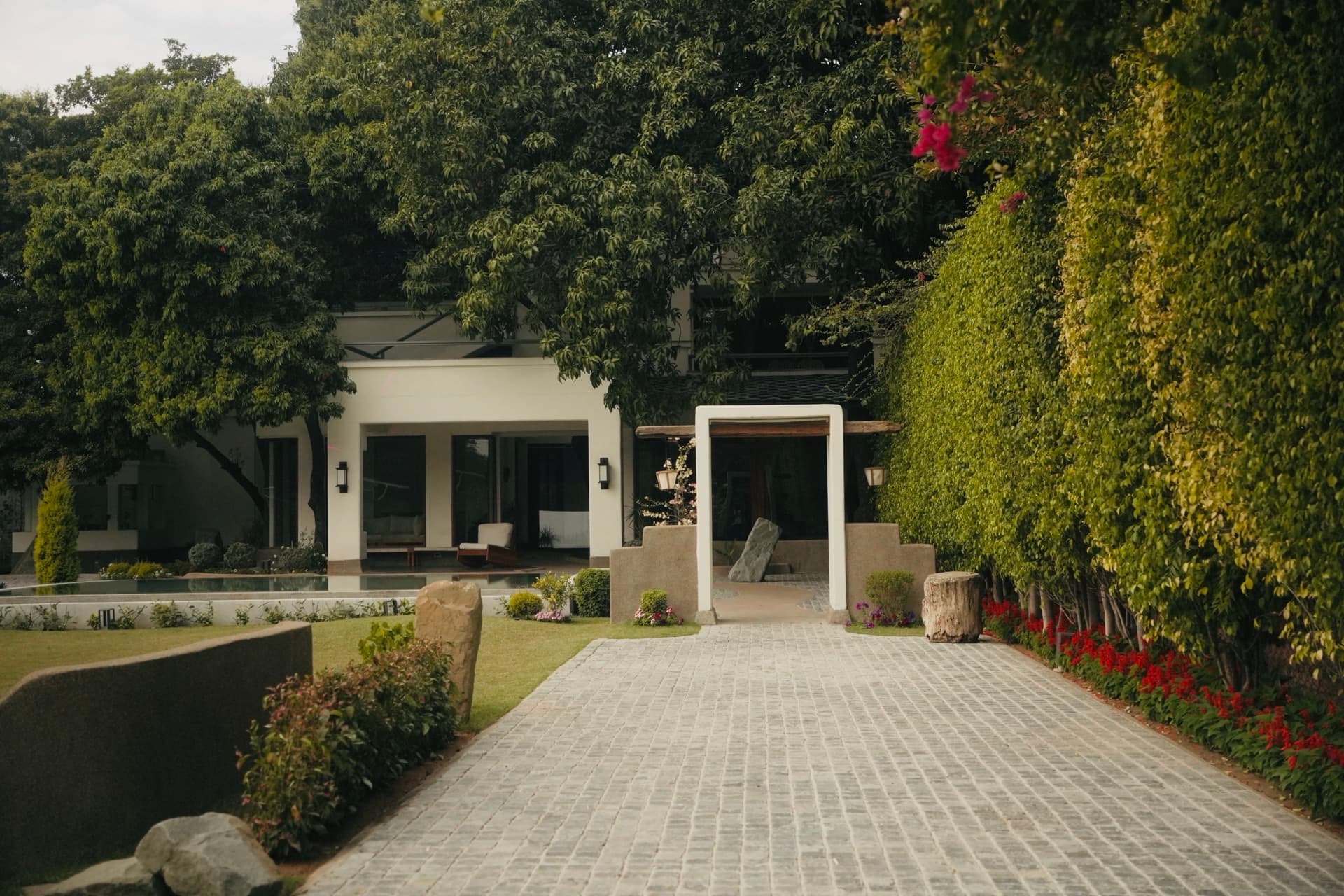 Shaina Kaur at Thheraav